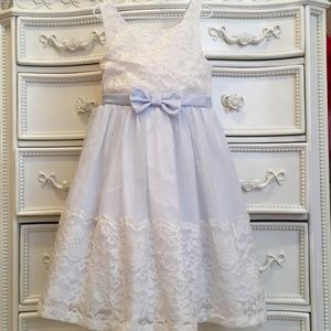Nordstroms IRIS & IVY girls Lace dress 6 bow back